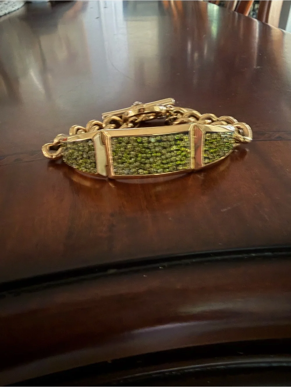 Henri Bendel Gold Tone Bracelet with Green Crystals Toggle Closure 7.5”